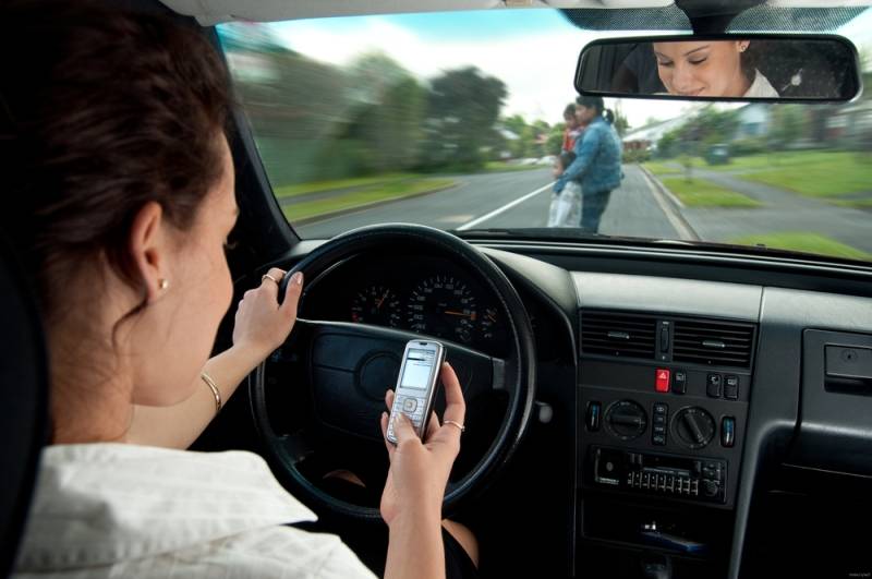 texting driving look out.jpg